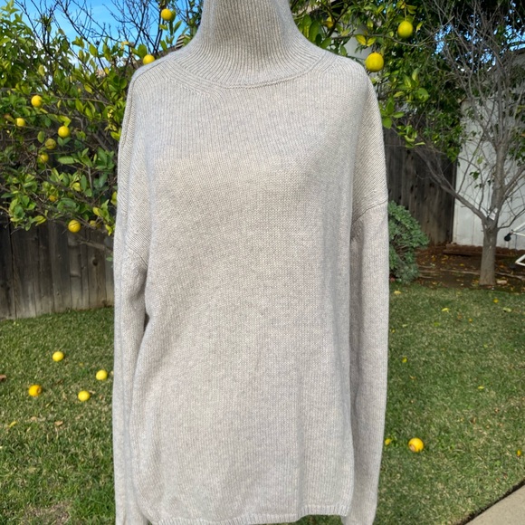 VINCE YAK WOOL MOCK TURTLENECK SWEATER LIGHT OATMEAL / HEATHER BEIGE Size L EUC